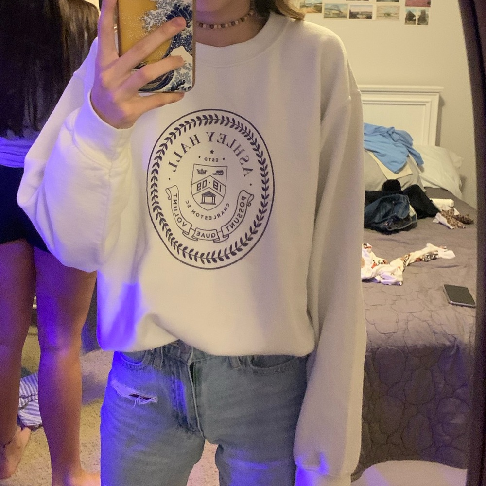 4/$25 white ashley hall sweatshirt!!